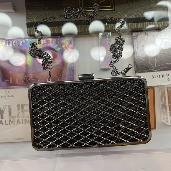 Forever 21 Handbags - SOLDBeaty Clutch